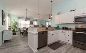 Modern Condo With Shared Pools,Hot Tubs, Walk To Beach & Plenty Of Golf!